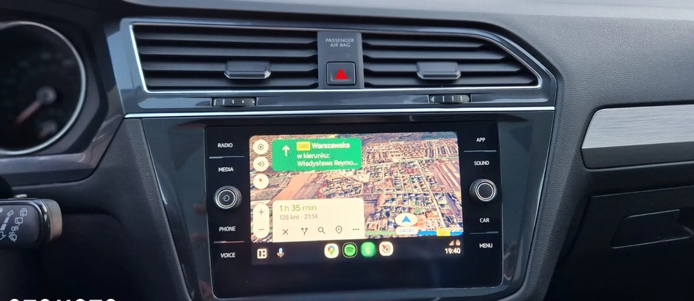 Volkswagen Tiguan Allspace cena 108300 przebieg: 76000, rok produkcji 2020 z Zielonka małe 352
